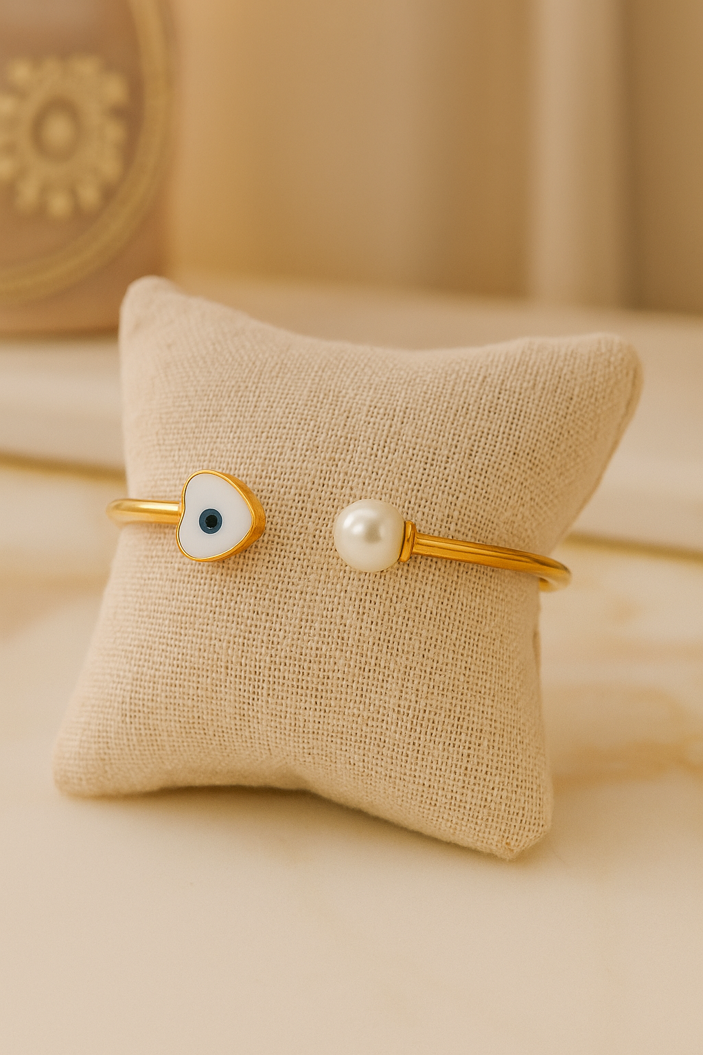 Heart Shaped with Artificial Pearls Bangle