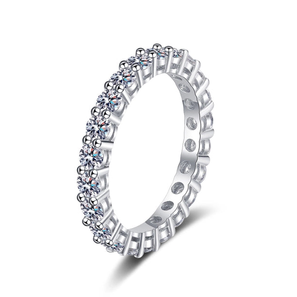 Sparkling diamond ring 